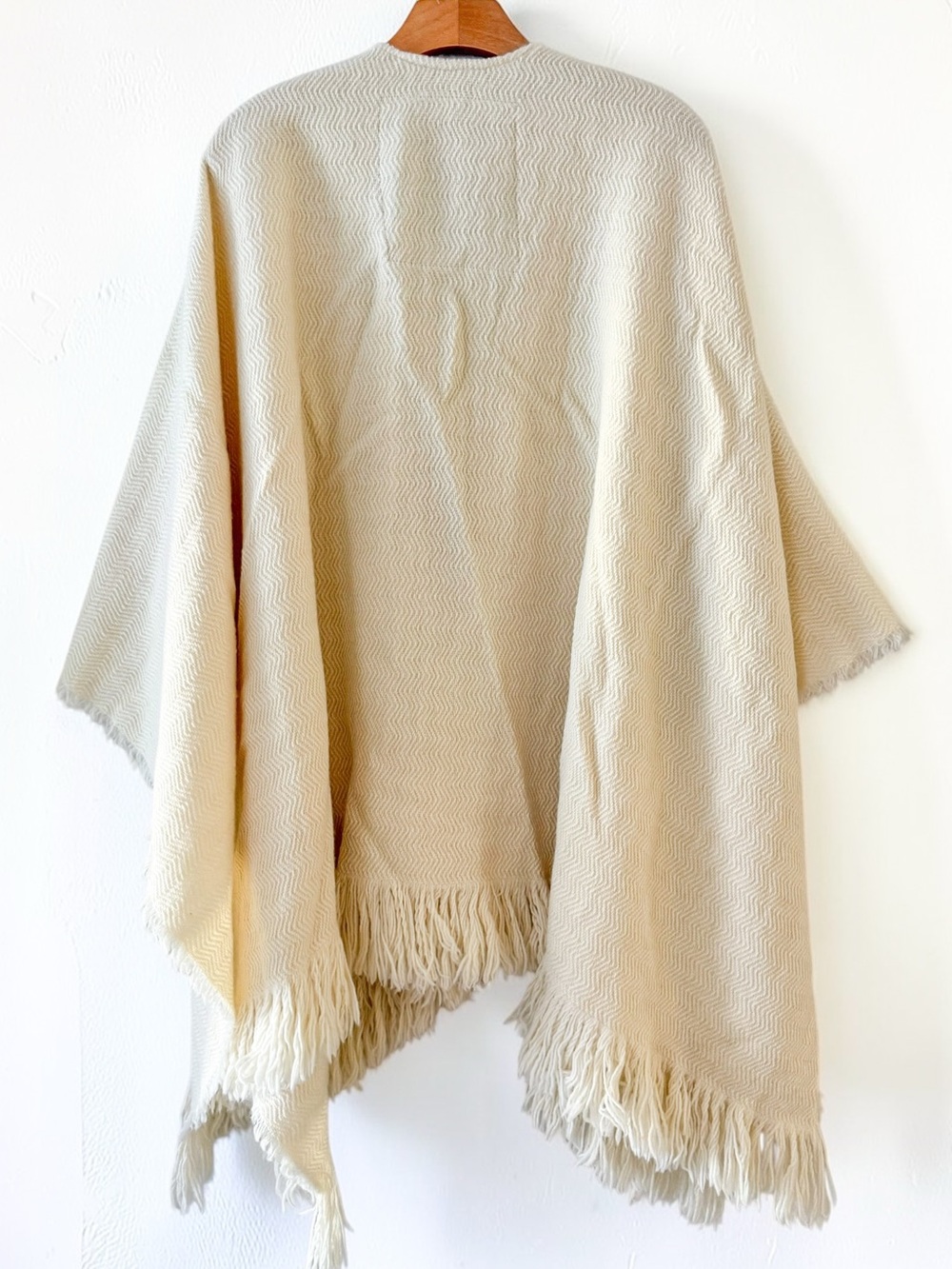 NWT✨ BRONCA Aire Poncho Cream Ivory Handmade Uruguay One Size Sustainable - Picture 6 of 10